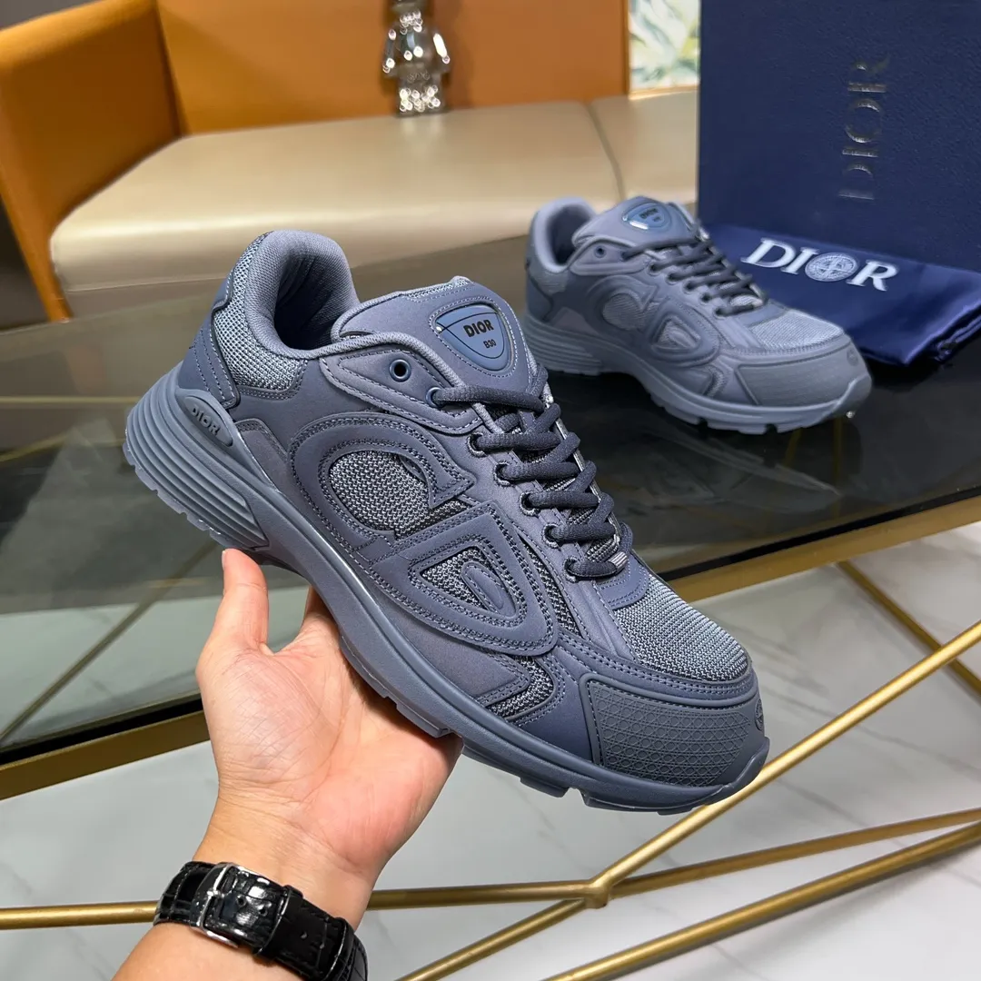 Men's Men's Shoes💰P460💰【DIOR】Dior's new B30 low-top sneakers✅ Carefully crafted from gray mesh fabric and white technical fabric, it features a CD30" graphic logo, and "DIO~B30" and "CD30" logos on the heel and tongue. The extra-light sculpted rubber sole is paired with iconic embellishments to enhance style, and internal stretch details create an ideal and comfortable wearing experience. Can be matched with a variety of casual looks to highlight a fashionable and modern sports style. Size: 38-44 (45 can be customized)